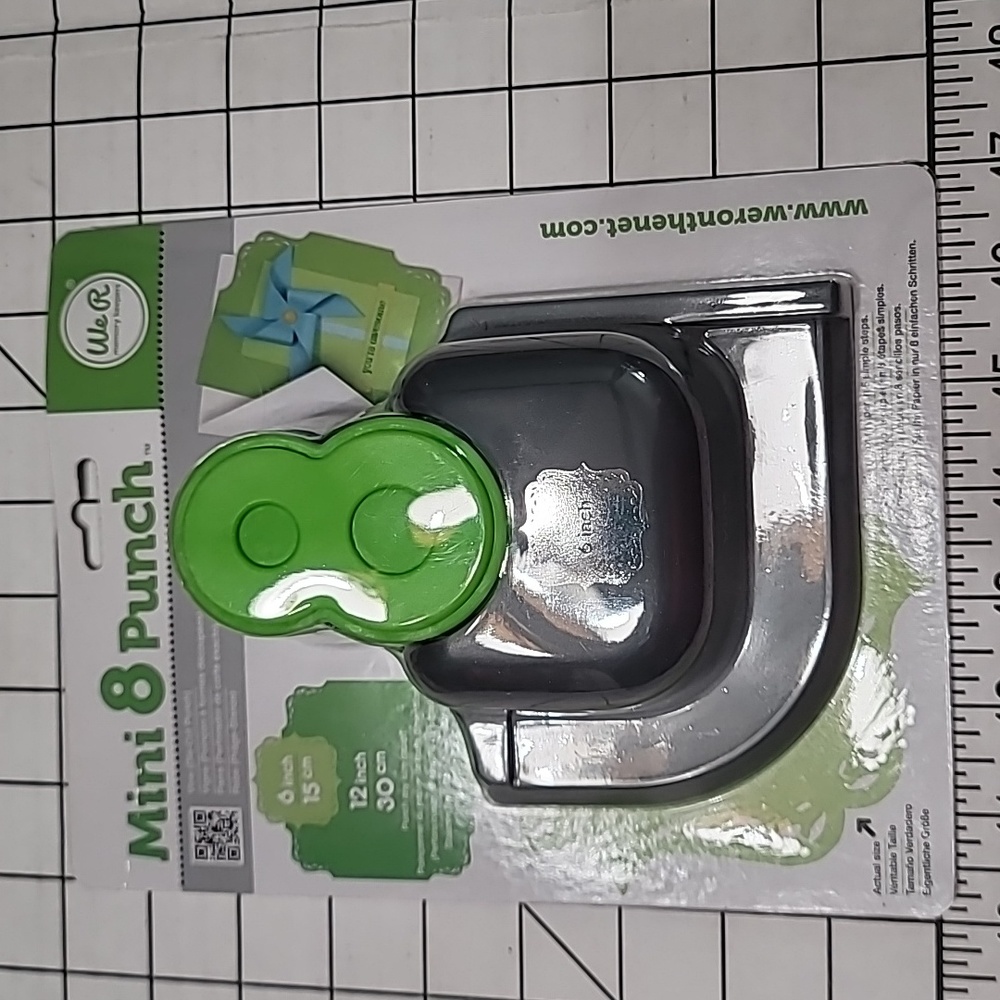 WeR memory keepers Mini‎ 8 Punch NIP